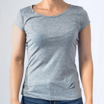 Imagen de frente playera cuello redondo lisa color gris para mujer marca Bros Club