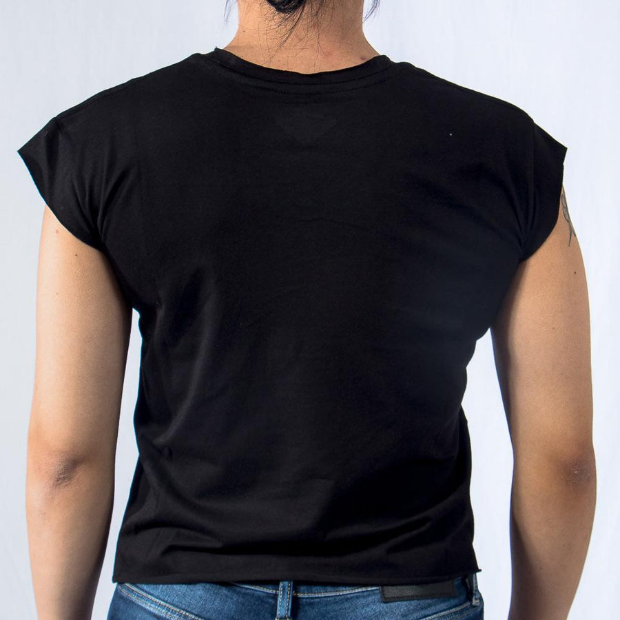 Imagen de espalda playera sin mangas diseño glitter color negro para mujer marca Bros Club