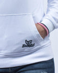 Imagen de logo sudadera color blanco con logo vulcanizado de mujer marca Bros Club